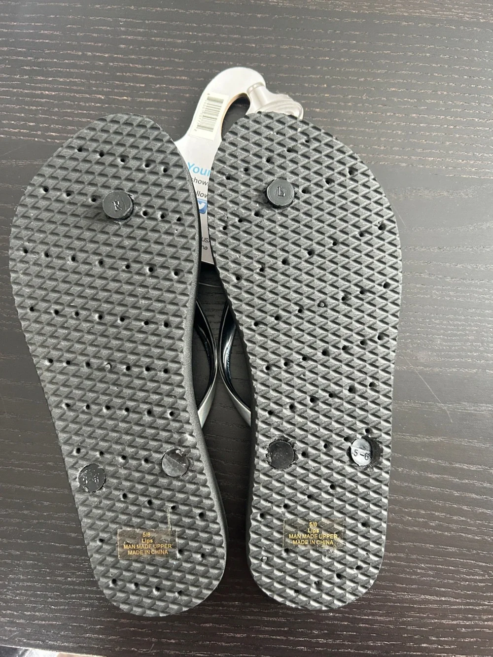 Showaflops Rainbow Lips Black Shower Flip Flops size 5/6 NWT